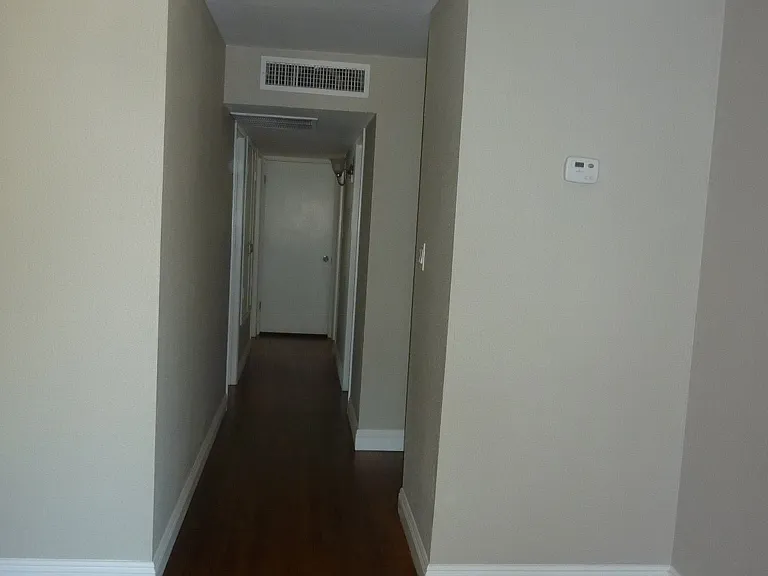 2637 Cordova Ln — Photo 5