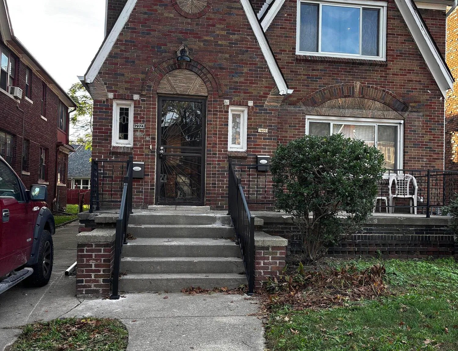 3 bed, 1.5 bath, 1350 sqft, $1,650 — Photo 1