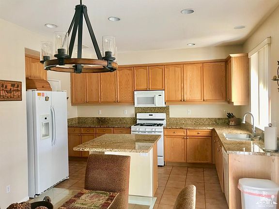 2nd image of 44033 Calle Luna