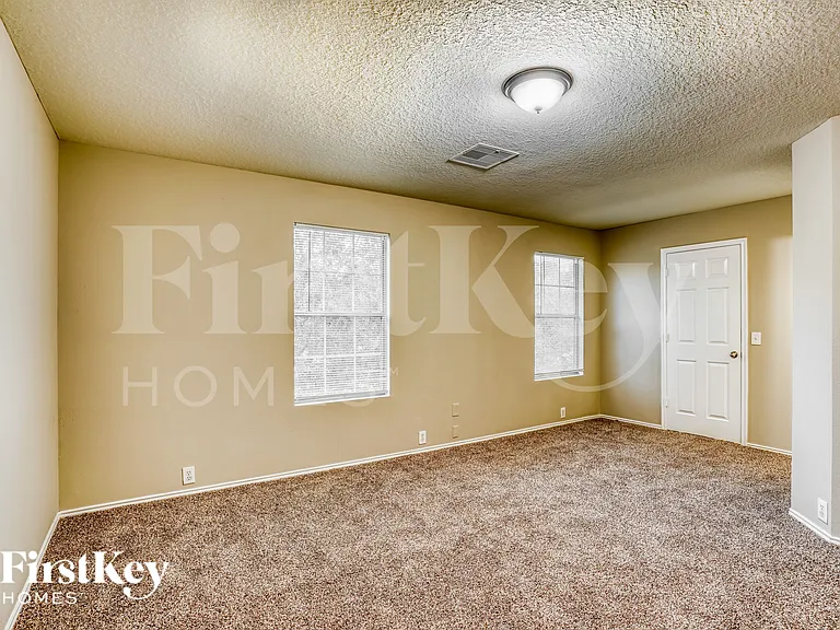 6331 Scotchwood Dr — Photo 12