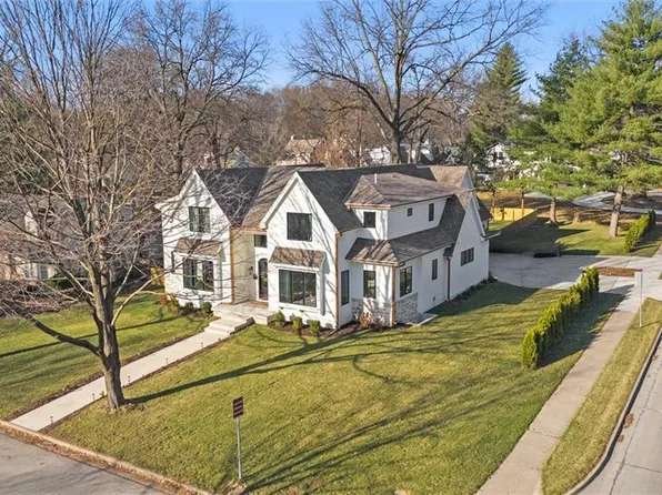 8300 High Dr, Leawood, KS 66206