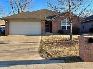 226 Cambridge Dr, Midwest City, OK 73110