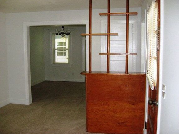 3rd image of 518 W Buena Vista Ave