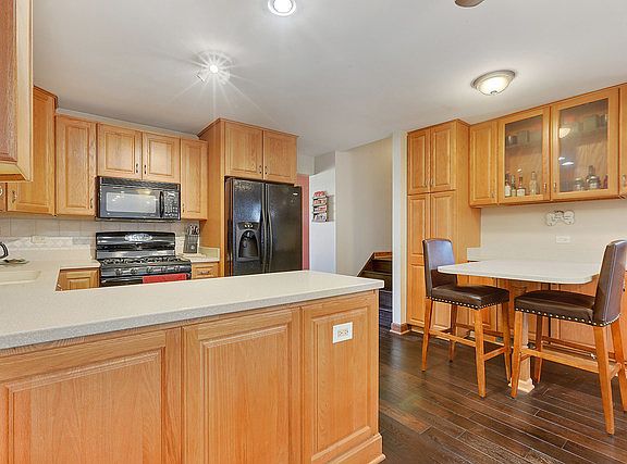 4th image of 15403 Hollywood Dr