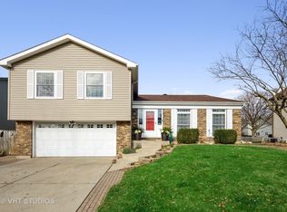 1080 Cedar Crest Dr, Crystal Lake, IL 60014
