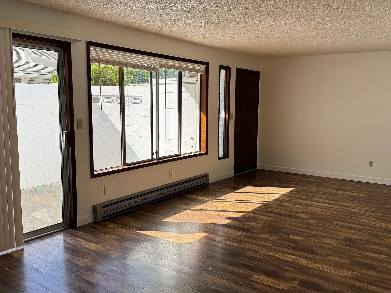 2 bed, 1.5 bath, 1102 sqft, $2,000 — Photo 4
