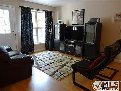 3rd image of 325 Gregory Ct