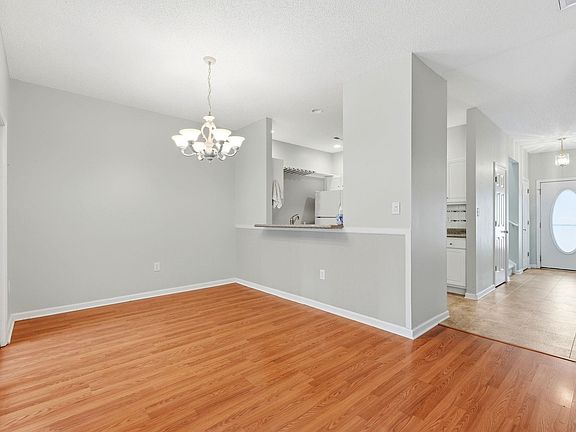 3rd image of 510 Colonial Trace Dr. #8-B