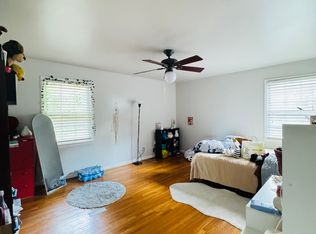 10696 Montrose Ave, Garrett Park, MD 20896