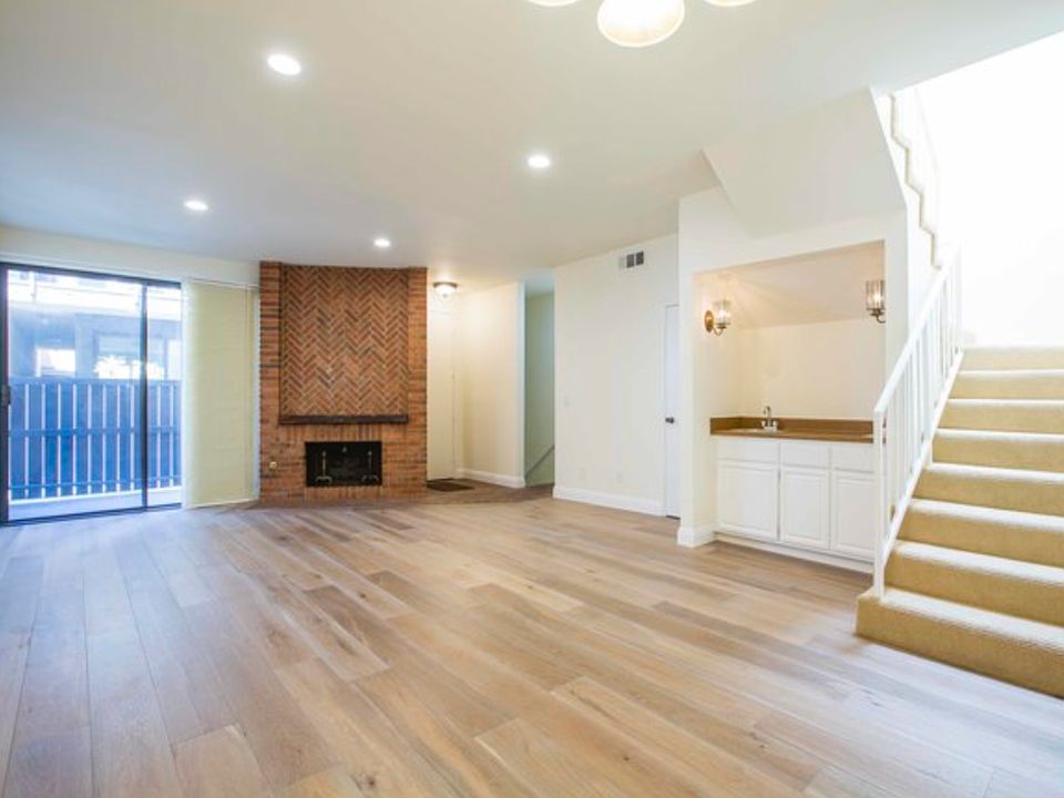 1st image of 1435 26th St Unit 5