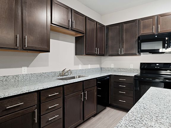 5th image of 109 Oak Creek Way