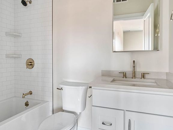 4th image of 14-22 New Derby St #206