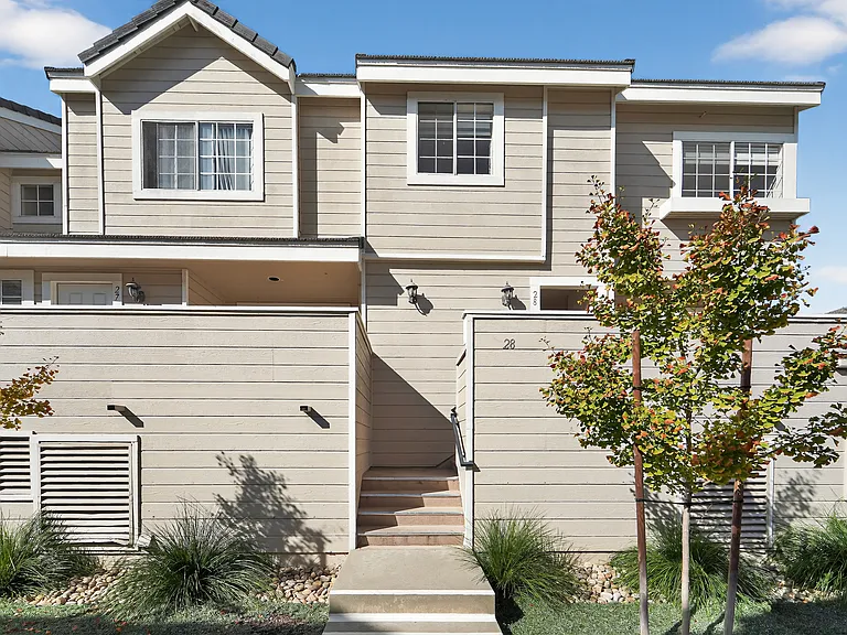 2800 Plaza Del Amo — Photo 2