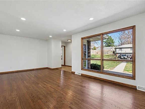 5th image of 2822 N 83rd Ter