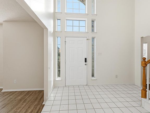 4th image of 6917 Club Creek Dr