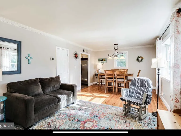 515 Southwell Rd — Photo 2
