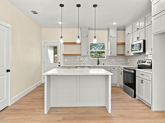 5th image of 1400 W 12th Ave