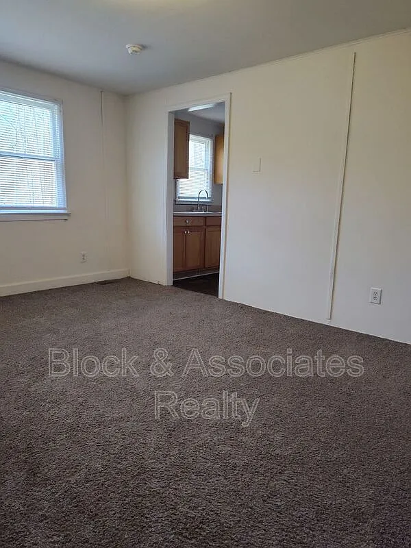1 bed, 1.0 bath, $650 — Photo 2