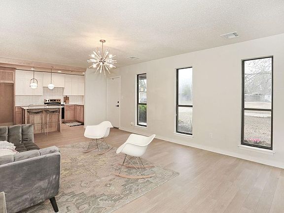 4th image of 2520 N Huntleigh Dr