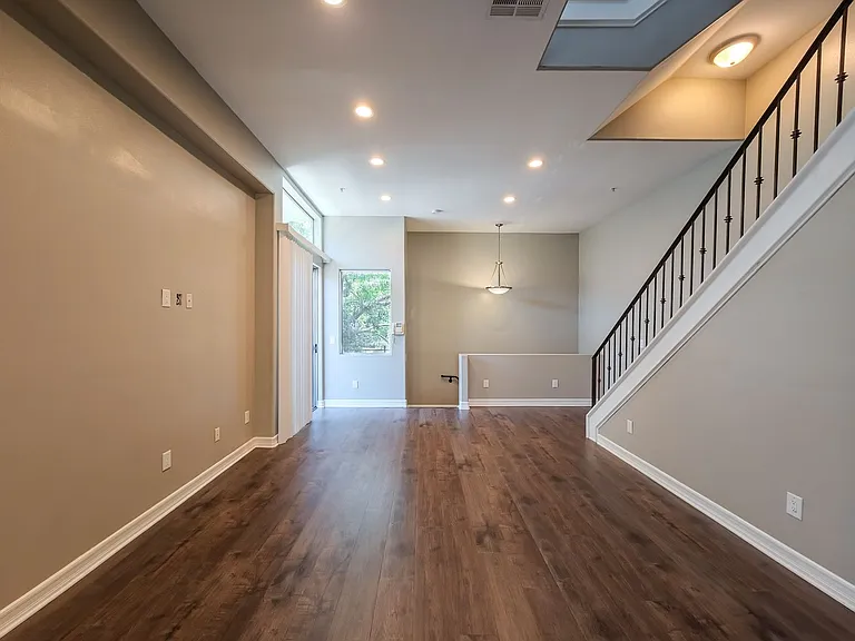 5237 Willowcrest Ave — Photo 11