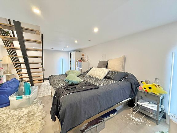 5th image of 921 Gates Ave #1F
