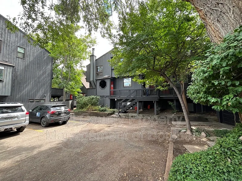 3 bed, 2.0 bath, 1550 sqft, $2,995 — Photo 2