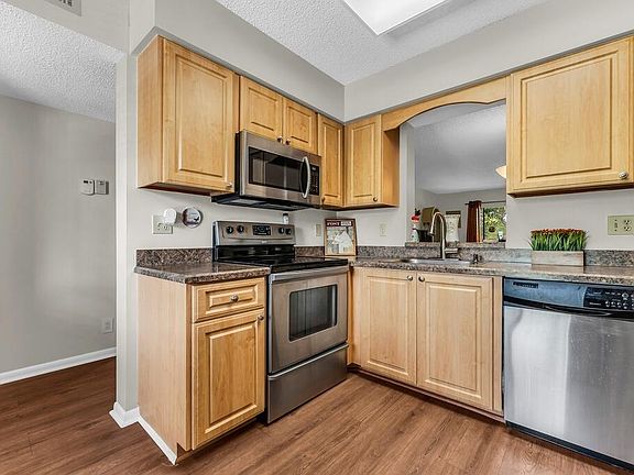 5th image of 7341 Amberly Lane #307