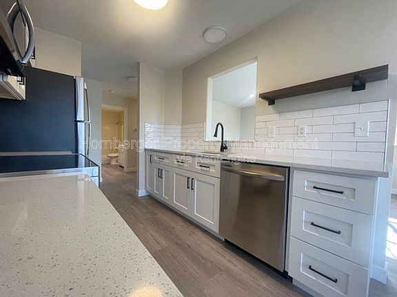 5th image of 1924 N Crestline St Unit 6