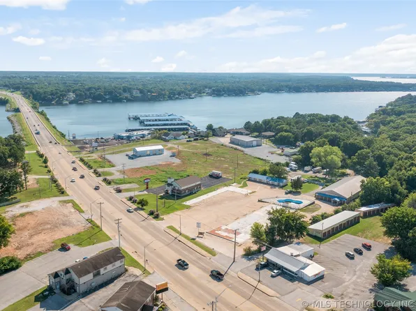 S Main St, Grove, OK 74344