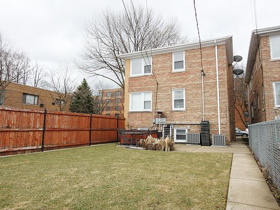2nd image of 2600 W Catalpa Ave #2