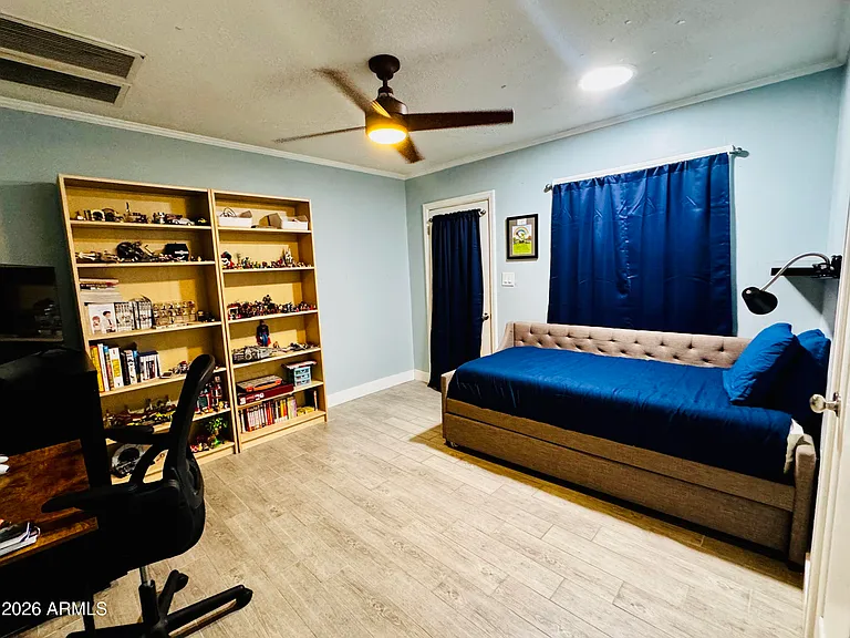 705 W Wilshire Dr — Photo 15