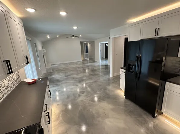 2301 Grant Ln, Columbia, MO 65203