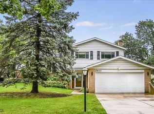 907 Hickory Ln, Darien, IL 60561