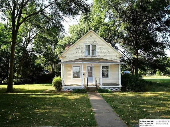 267 E Oak St, Dwight, NE 68635