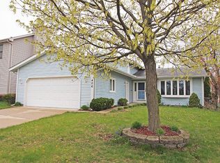 406 Garden Cir, Streamwood, IL 60107