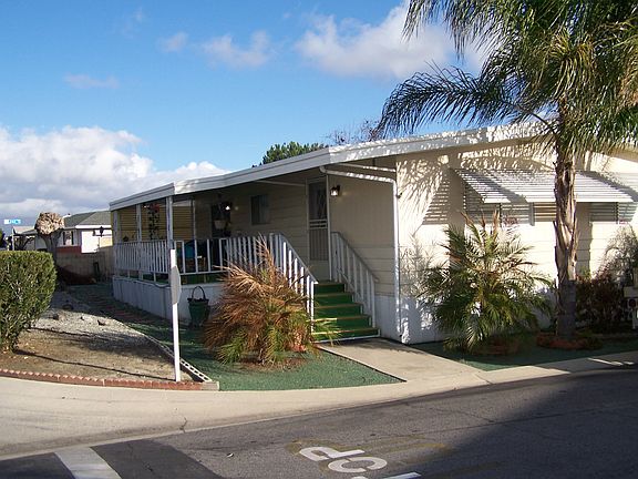 Private side yard