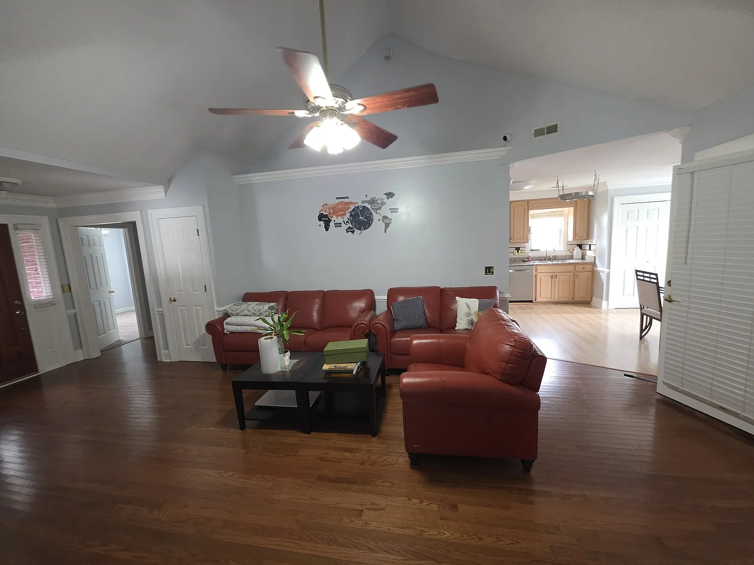 3 bed, 1466 sqft, $1,800 — Photo 3