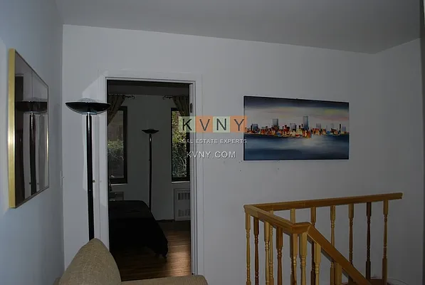 Rented by KVNY Soho | media 30