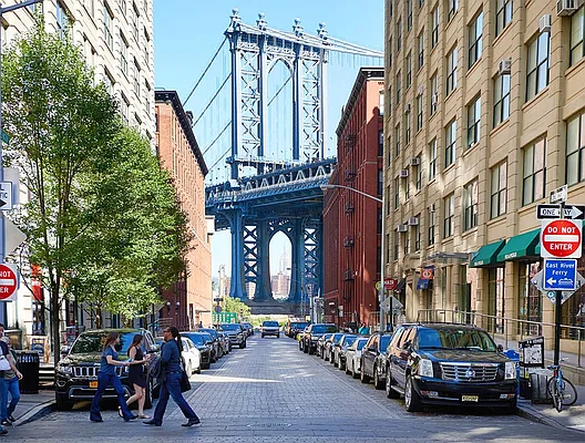 Rented by Lisa Management | media 35