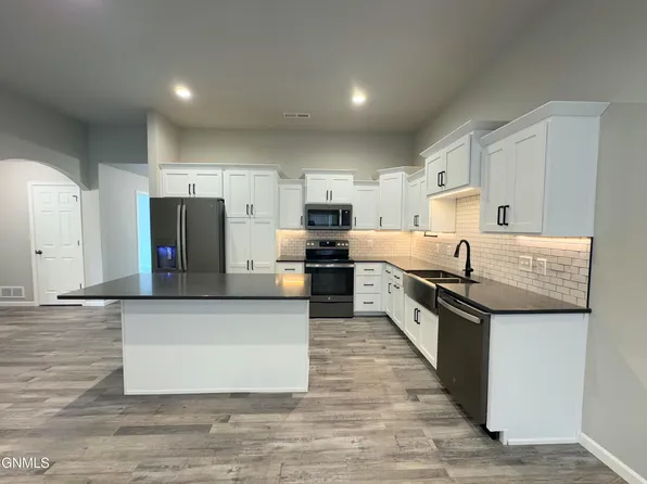 103 Kenner Loop, Bismarck, ND 58504