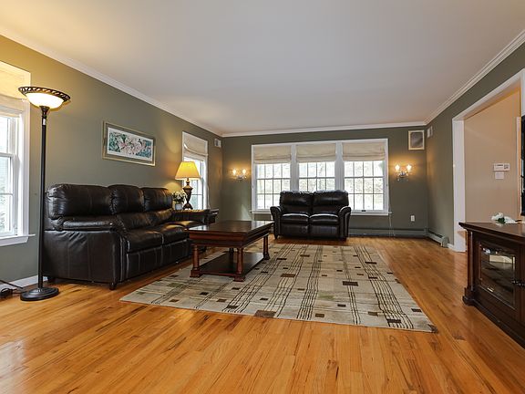 3rd image of 34 Overbrook Dr