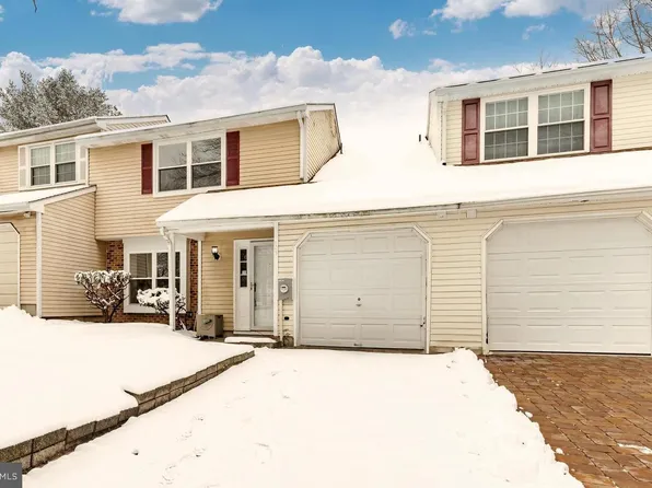 103 Calderwood Ln, Mount Laurel, NJ 08054