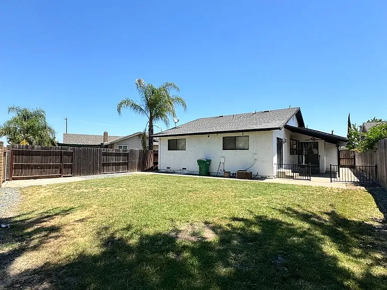 1605 Sutter Ln — Photo 20