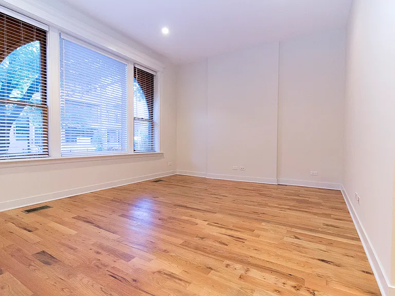 751-53 W Buckingham Pl — Photo 11