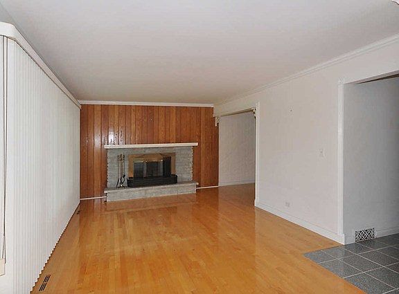 2nd image of 516 E Lincoln St