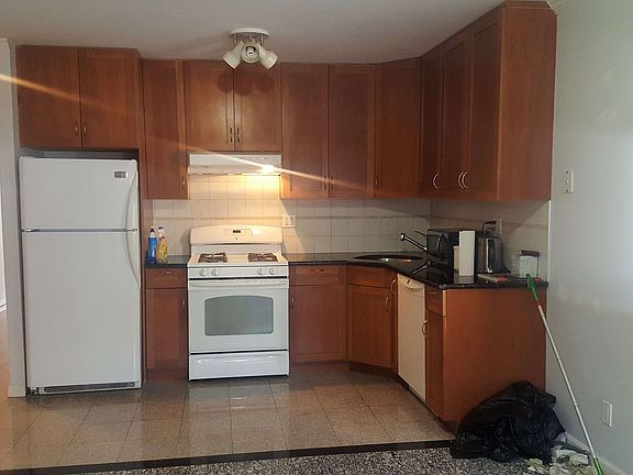 2nd image of 2528 23rd St #2