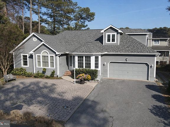 2nd image of 844 Glen Dr