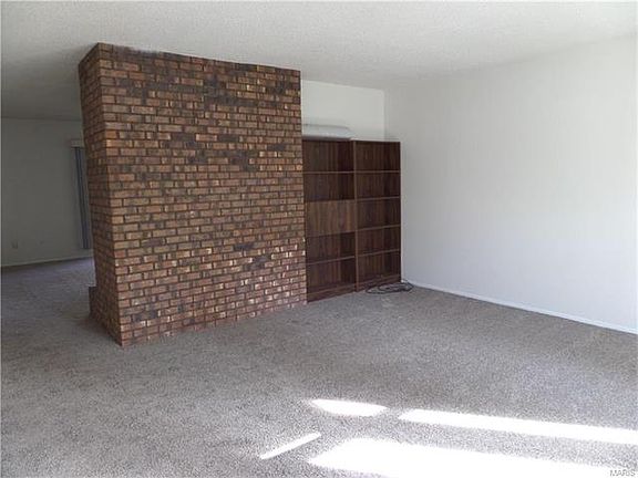 2nd image of 14 Oakwood Dr