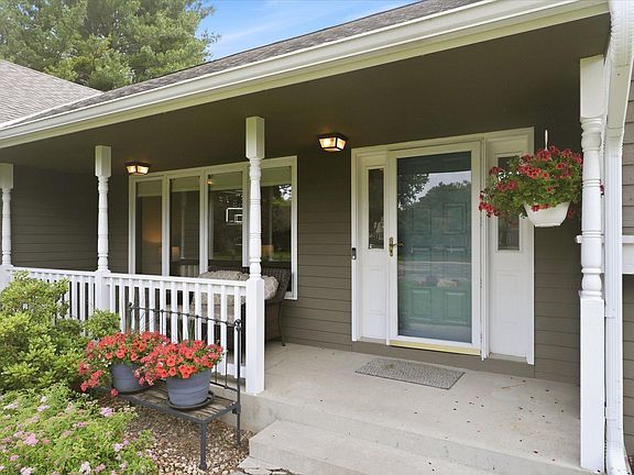 3rd image of 8452 Monterey Ct