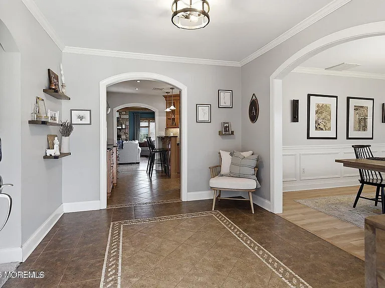 2348 Huckleberry Rd — Photo 3